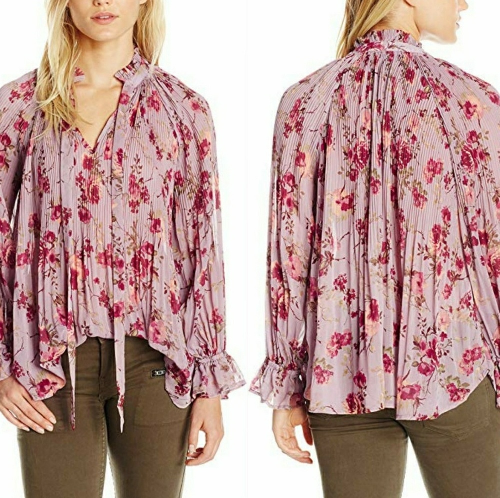 Beautiful Taylor & Sage Floral Blouse